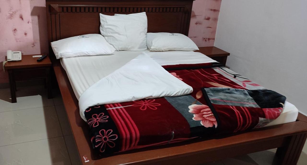 Prodiges Hotel Яунде Экстерьер фото