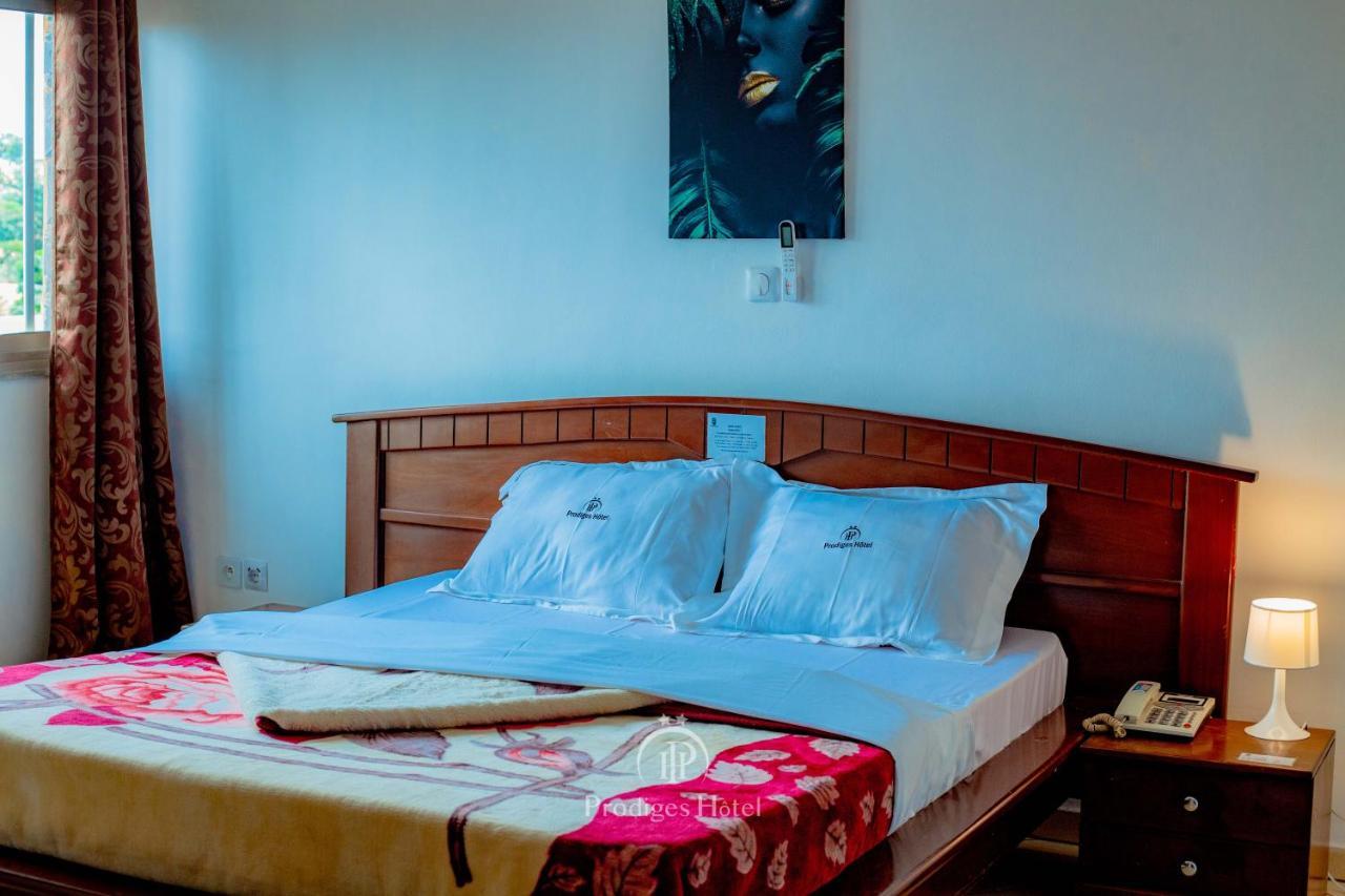 Prodiges Hotel Яунде Экстерьер фото