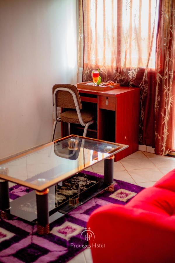 Prodiges Hotel Яунде Экстерьер фото